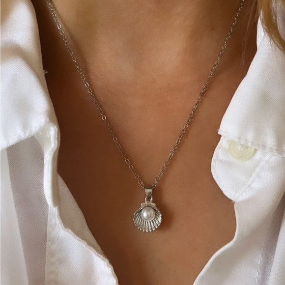 NWT silver seashell pearl necklace - Picture 2 of 5